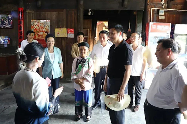 中國書協與湖南省書協聯合組織書家走進十八洞村開展采風創作